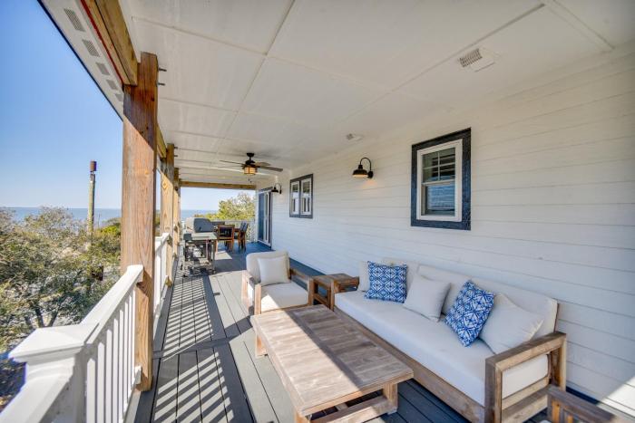 Luxe Family Home with Seasonal Pool in Duck!