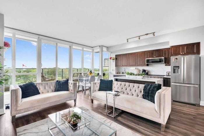 Downtown 2BR plus Den Condo with Lake Views and Parking