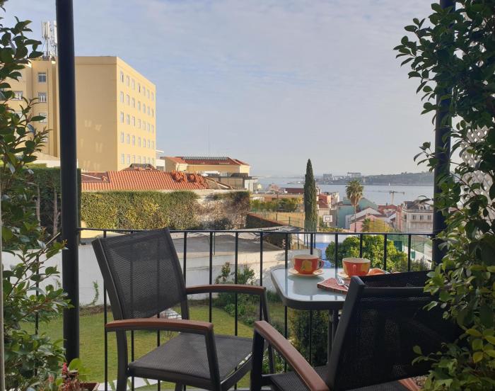 River view - Lapa district - Your HOME in Lisbon!