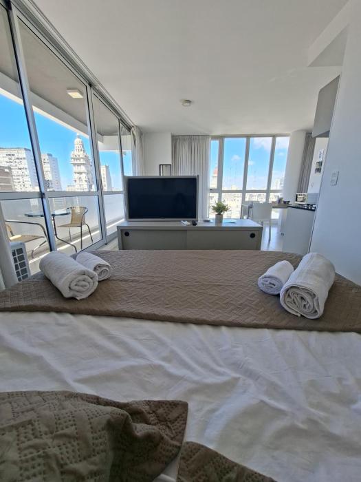 Panoramic Skyline Apartment in Downtown BA, Walk to Obelisco & Theatre District