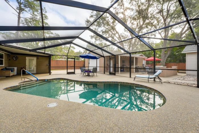 Rays Getaway: 2 Mi to Madeira Beach, Pool Access