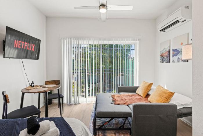 Charming Bishop Arts Suite Gym and Yoga