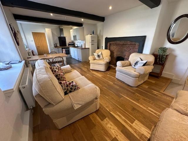 The Yard House - 5 bedroom housein Sherborne