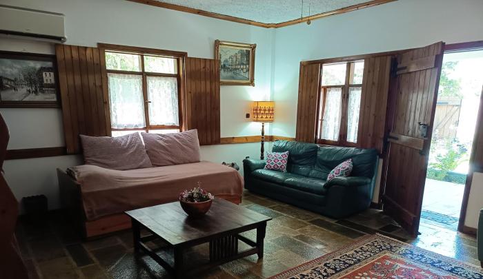 YaSou House - Spacious Family Apartment near Loutraki Beach