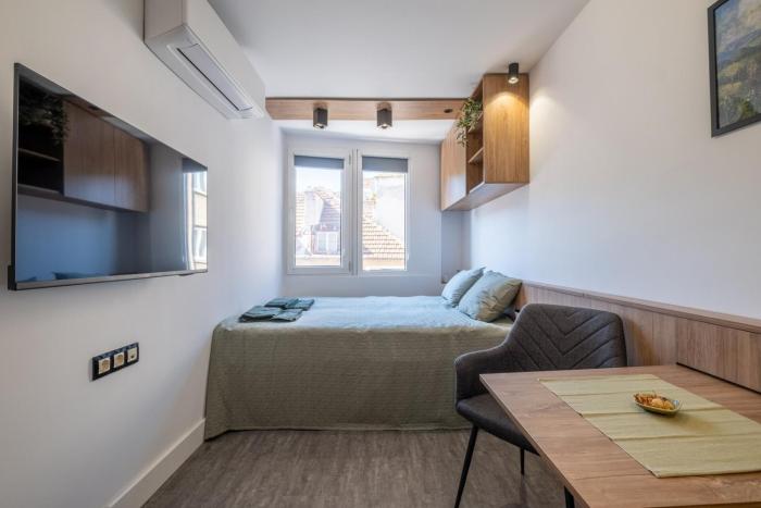 New Cozy and Chic Studio in Sofias Heart