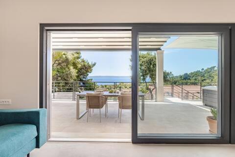 Sea View House with Jacuzzi - Casa Bianca Brač
