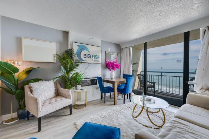 Remodeled Direct Oceanfront 1BR Coral Beach Pools