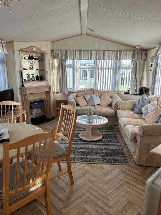 6 berth caravan ensuite the chase