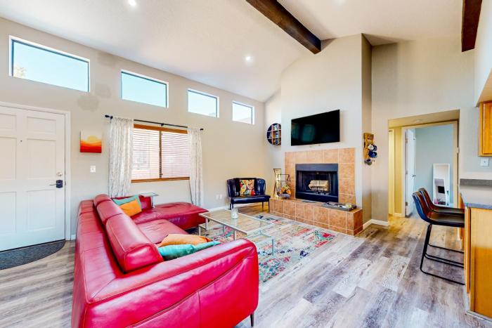 Mountain view stay with fireplace, resort-style amenities, central AC, & WD