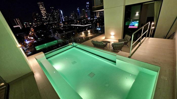 Private Pool, 2 Bedroom Apartment, Stunning view , JVC , Binghatti Onyx