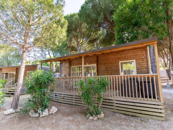 Mobilhome im Ferienpark mit grosser Poolanlage
