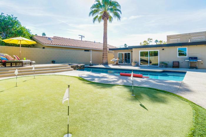 Centrally Located Retreat with Saltwater Pool, Spa, Firepit & Pool Table