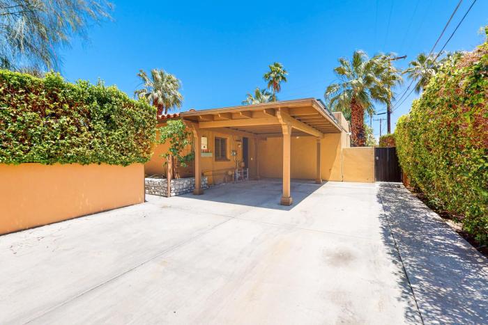 Siesta-ready home with private saltwater pool - close to downtown