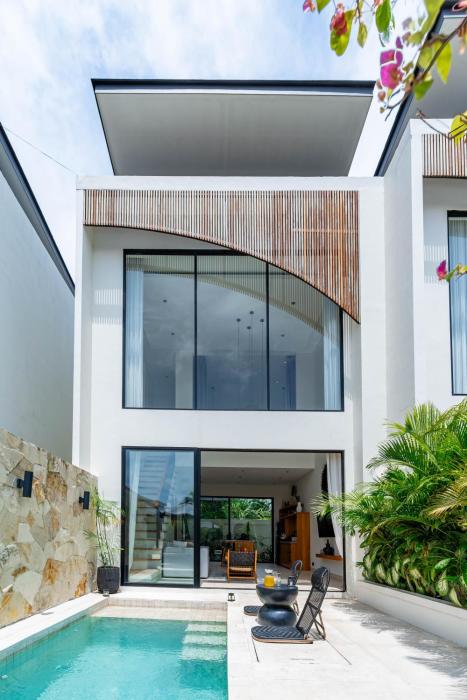 New 1BR Designer Private Pool Villa in Canggu, 8" Ride to Batu Bolong Beach