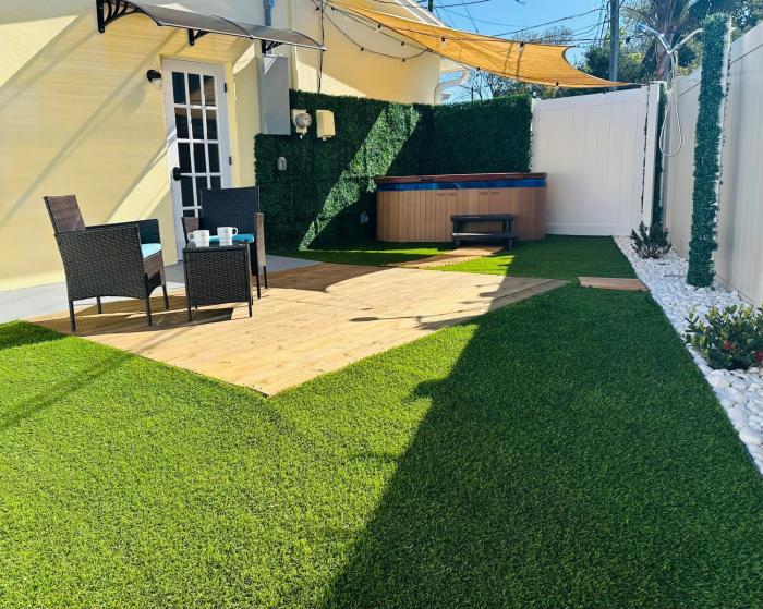 Cozy Private Studio with Jacuzzi Near Gulf Beaches