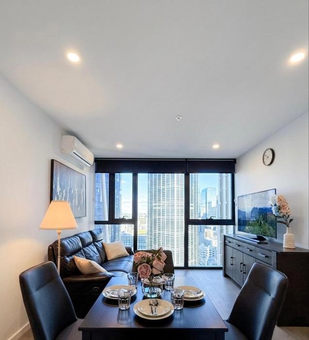 Entire place 2 Bedroom CBD Apartment 1 min to tram stop