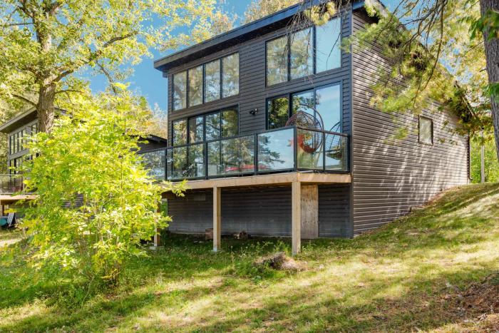 3-bedroom Lakefront Villa #1