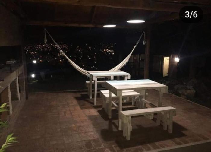 Cabañas con vista panorámica a toda la ciudad, pileta