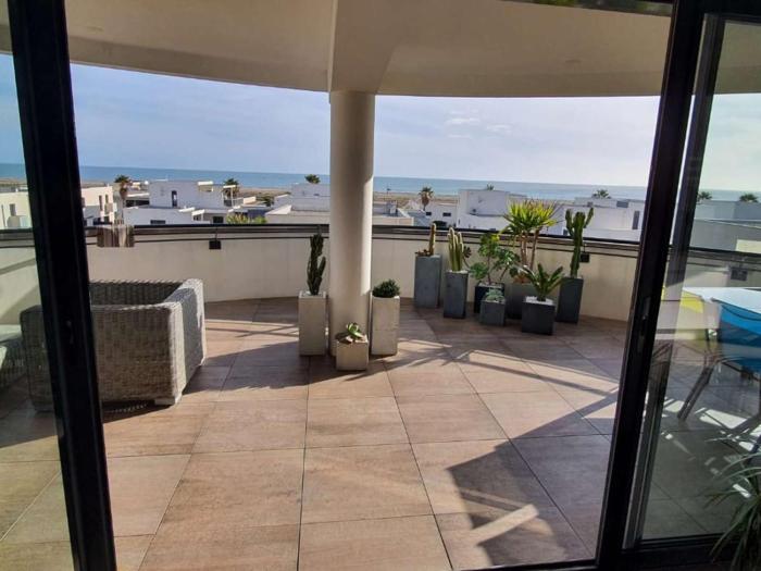 Superbe appartement à 100m de la plage avec piscine et vue mer, T3, terrasse, parking privé - FR-1-529-136