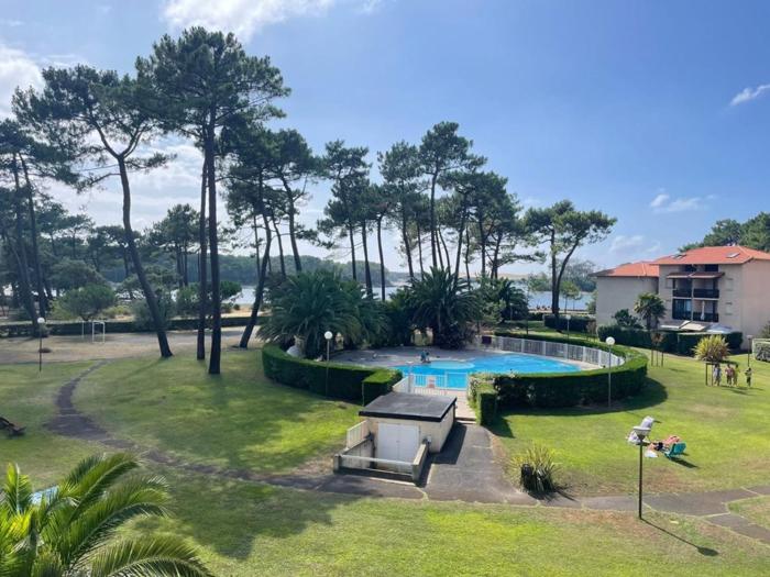 Appartement, animaux acceptés - Vue piscine et lac - FR-1-379-187