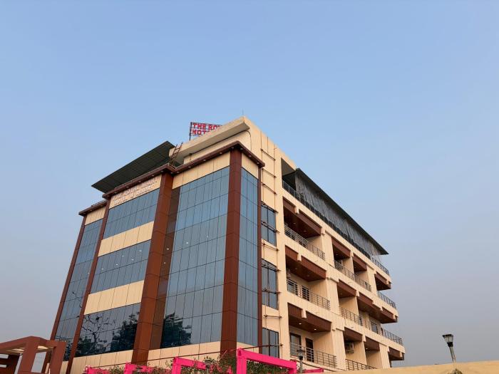 Royal Night Hotel & Resort