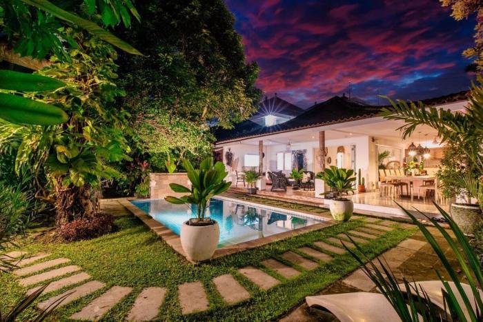 villa camelot seminyak bali