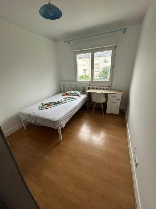 Chambre meublée
