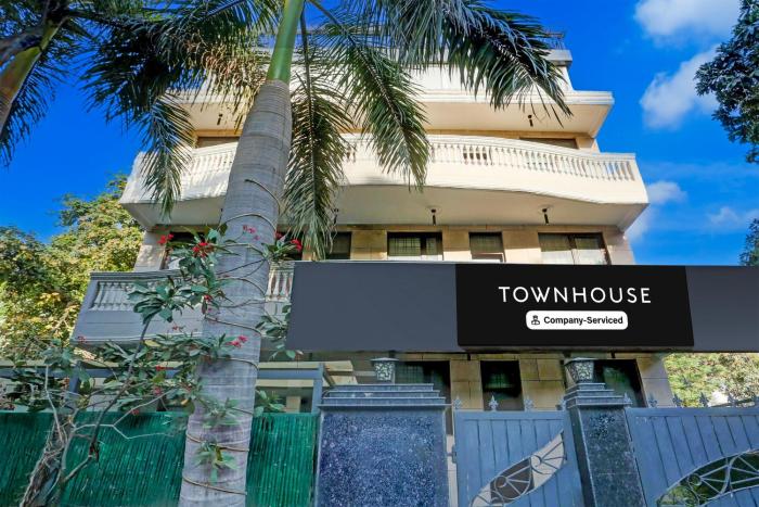Super Townhouse Sushant Lok Phase 1 Formerly Hotel Neven