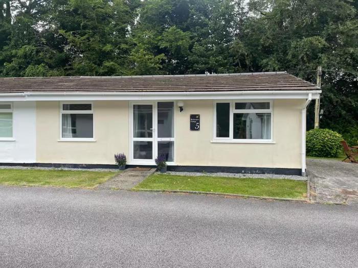 2 Bed Cottage - Sleeps 4 - Pets - Parking - Wifi