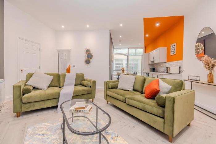 Amazing Three Bedroom Apartments Next to Shopping Center and Beach