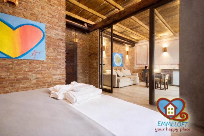 Emme Loft I Red Moon - Chic Design Loft Milan