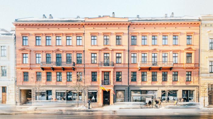 Robert August Pflug Aparments