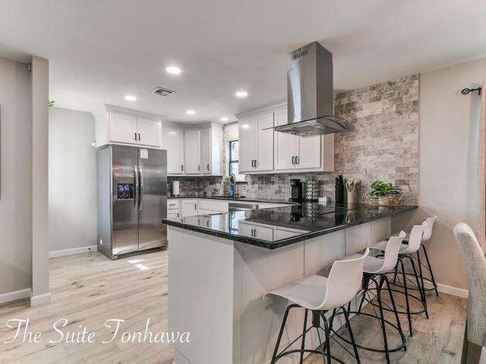 Luxury Downtown Suite - Near OU & Main St-Stylish