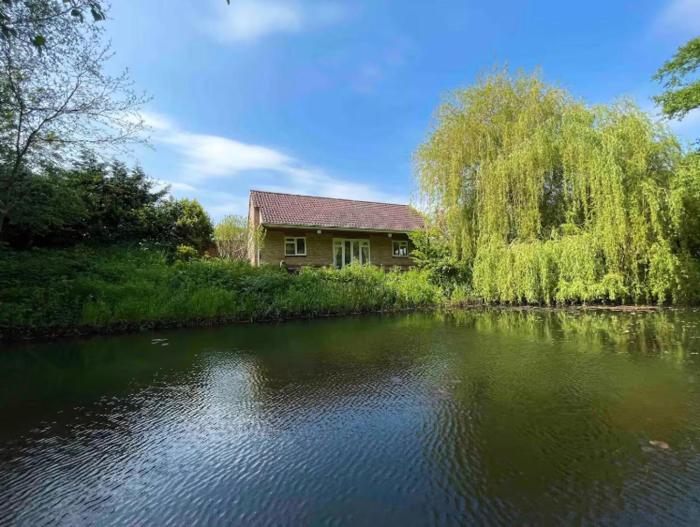 Charming country retreat Lakeview Cottage Hot tub