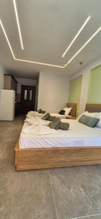 Petrino 2 by Vasileia