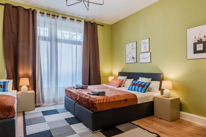 Deluxe Suites near Messe Berlin 8 Guests 2 Bathroom