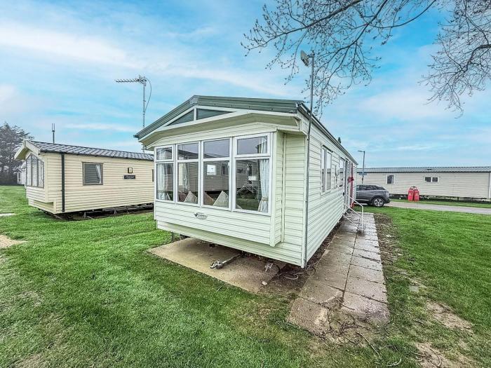 Lovely 8 Berth Caravan At California Cliffs Holiday Park In Norfolk Ref 50024B