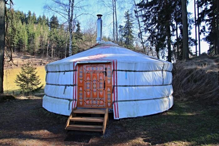 Jurta v lese