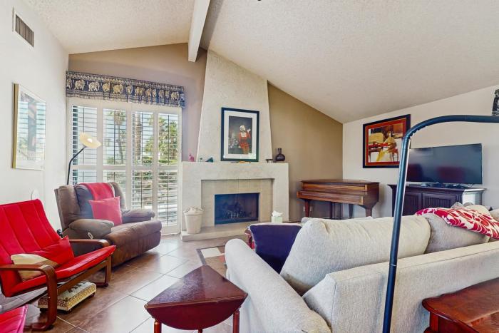 Dogfriendly home wprivate pool patio pool spa and gas fireplace