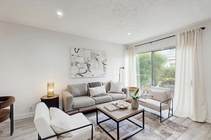 Sunny Comfort Meets Scottsdale Style Your Perfect Desert Retreat Awaits