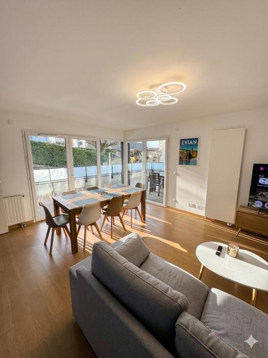 Eminence T4 Evian Center, terrace and parking