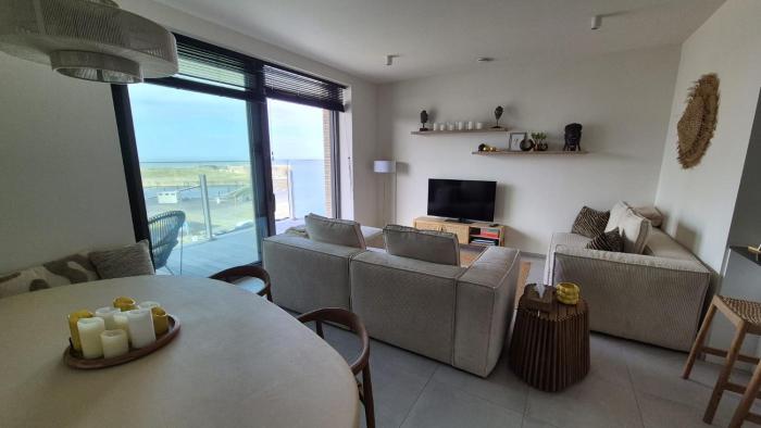 Top uitzicht luxe appartement met ruim terras ZWEMBAD & GYM