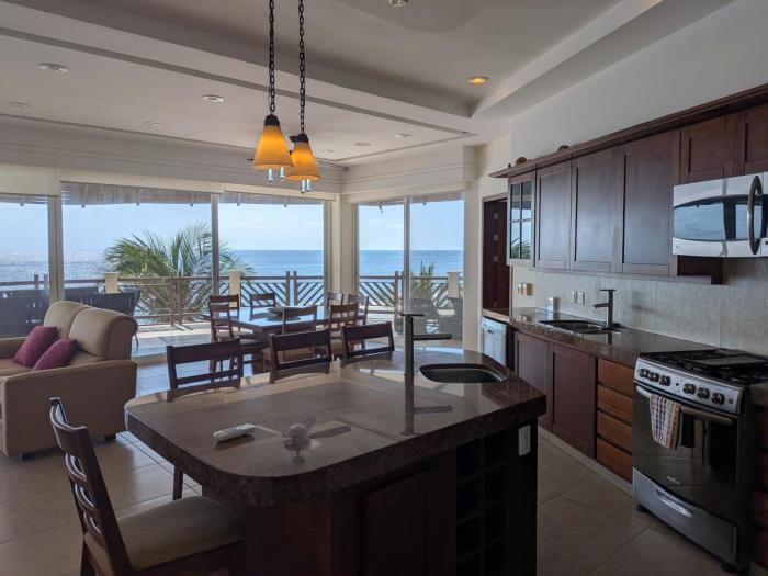 Beautiful 4 bdm Ocean Front Condo at Vivo Resorts