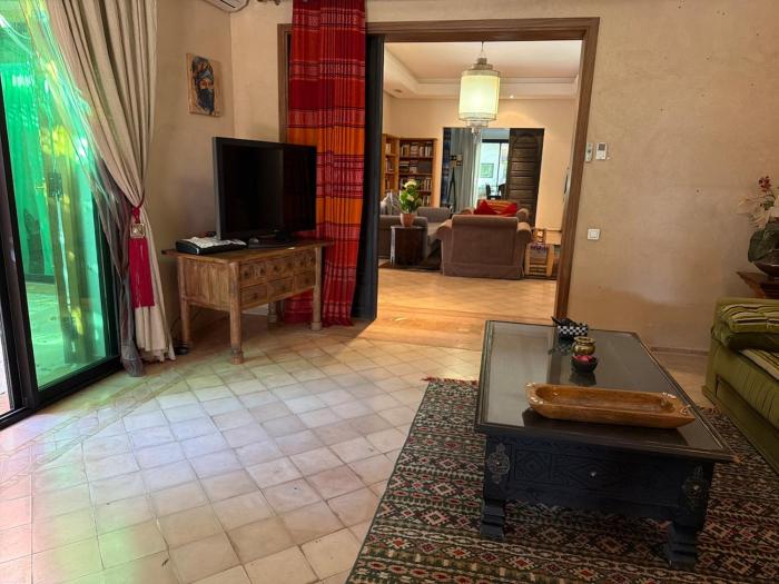 Grande Villa avec piscine Route de Fès