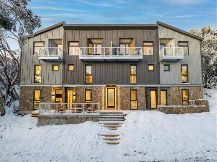 Mount Buller Chalet Easy 5 min Walk to Lifts Sleeps 12