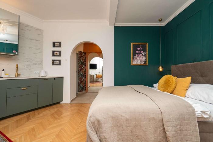 Emerald Boutique & Comfort Studio