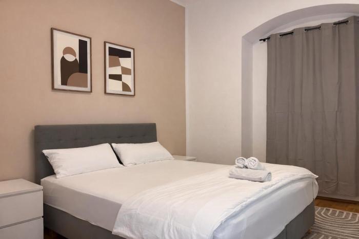 Donau Hauptplatz Haven, 2 mins to the River