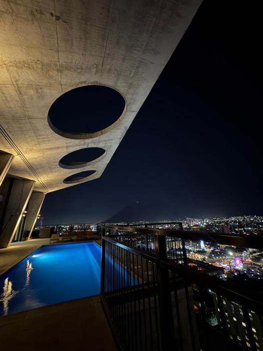 Suite lifestyle en Monterrey con vistas impresionantes