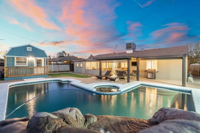 5BR Pool Games Mini Putt BBQ Patio & Firepit