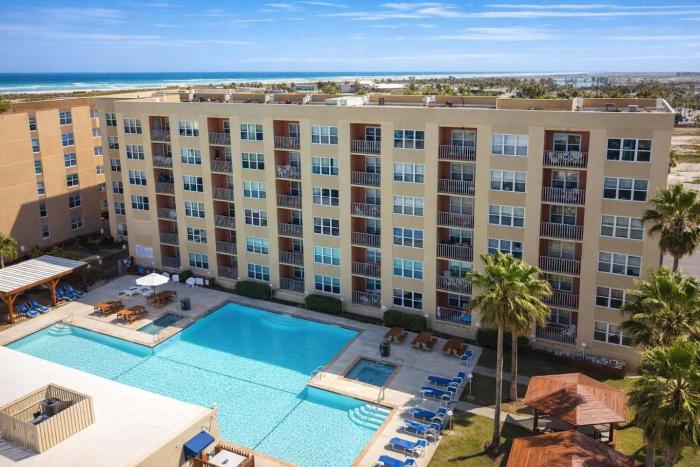 EZ Beach Access Great Family Condo SpaceX view